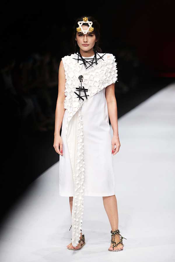 Yunita Kosasih x The Theme